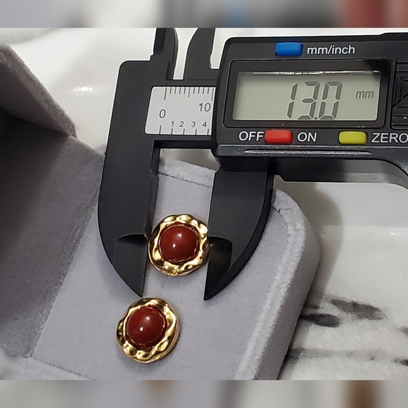 Vtg. 2pcs Stud Earrings - Picture 5 of 6